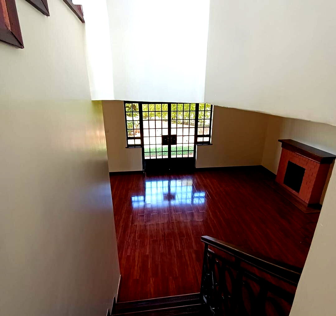 4BR Townhouse with DSQ & Mature Gardens - Ridgeways