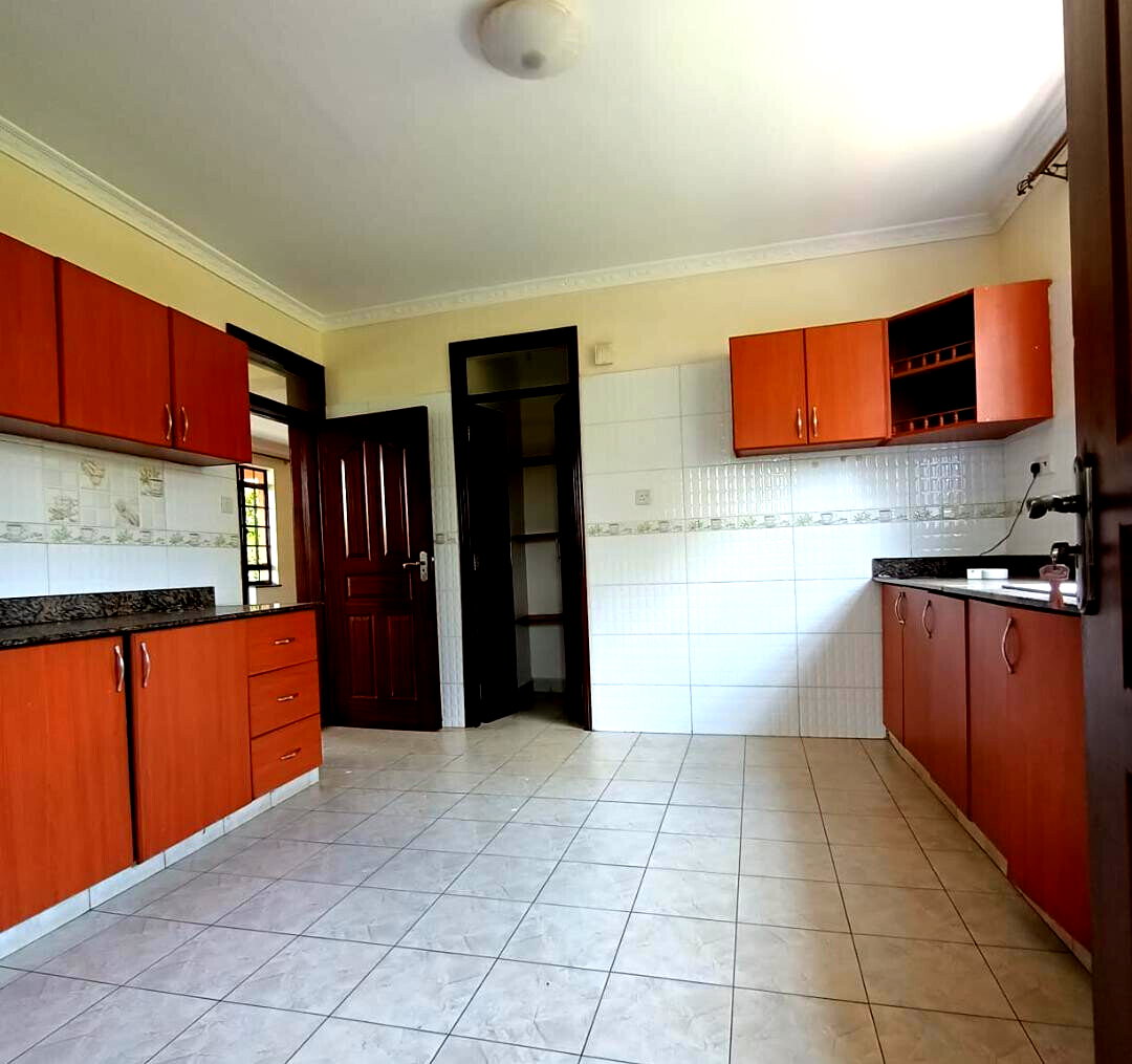 4BR Townhouse with DSQ & Mature Gardens - Ridgeways