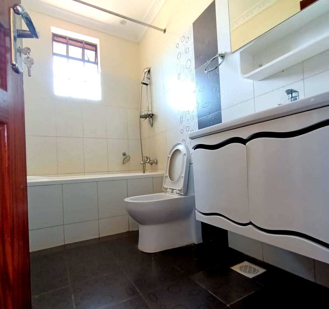 4BR Townhouse with DSQ & Mature Gardens - Ridgeways