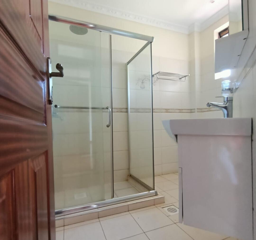 4BR Townhouse with DSQ & Mature Gardens - Ridgeways
