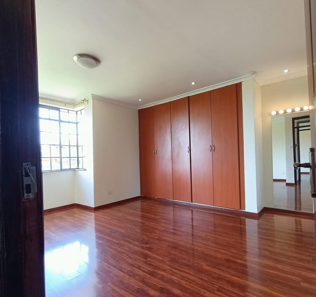 4BR Townhouse with DSQ & Mature Gardens - Ridgeways