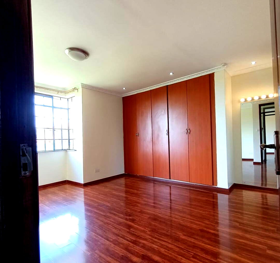 4BR Townhouse with DSQ & Mature Gardens - Ridgeways