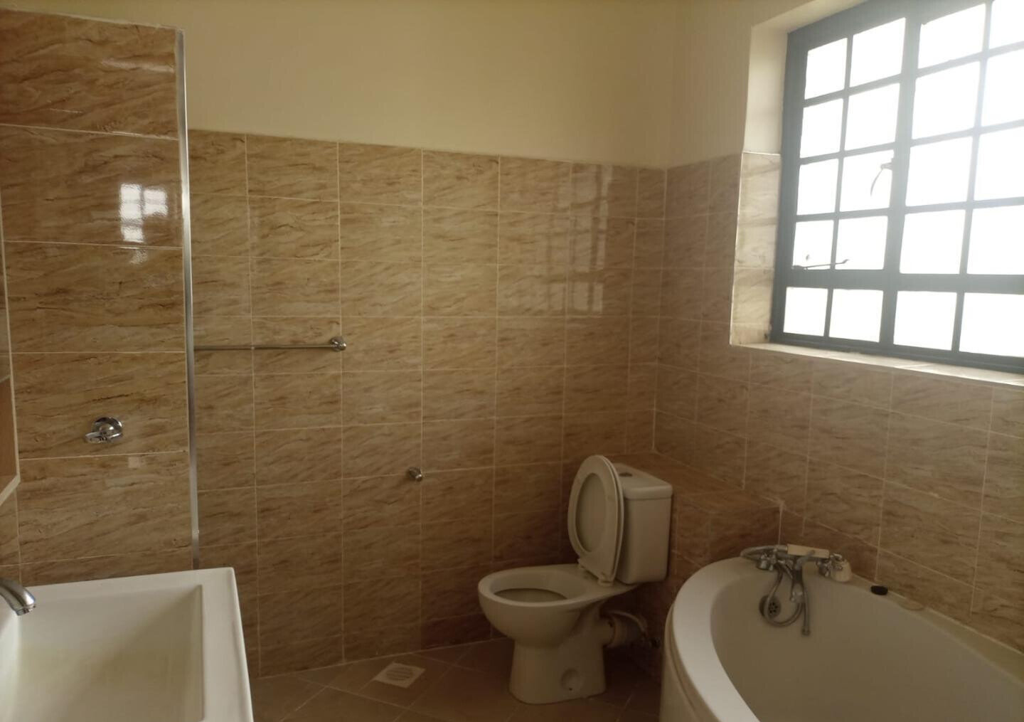 4BR All-Ensuite Townhouse with Wooden Floors - Membley, Ruiru