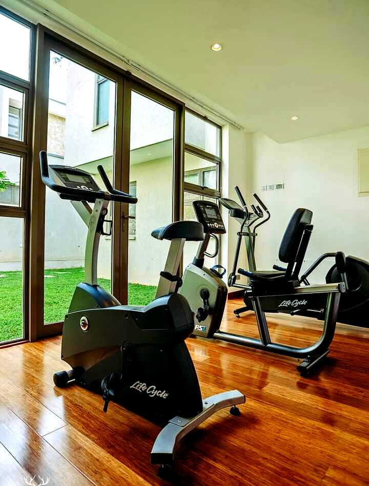5-Ensuite Villa with Private Gym, Pool & Steam Room – Karen