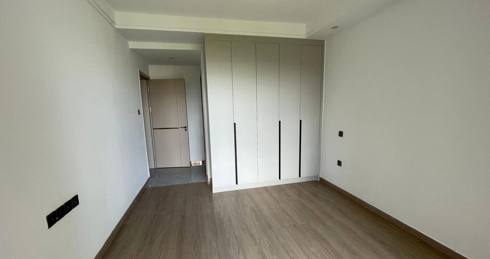 Ground-Floor 2BR with Pool & Gym Access - Riverside Drive