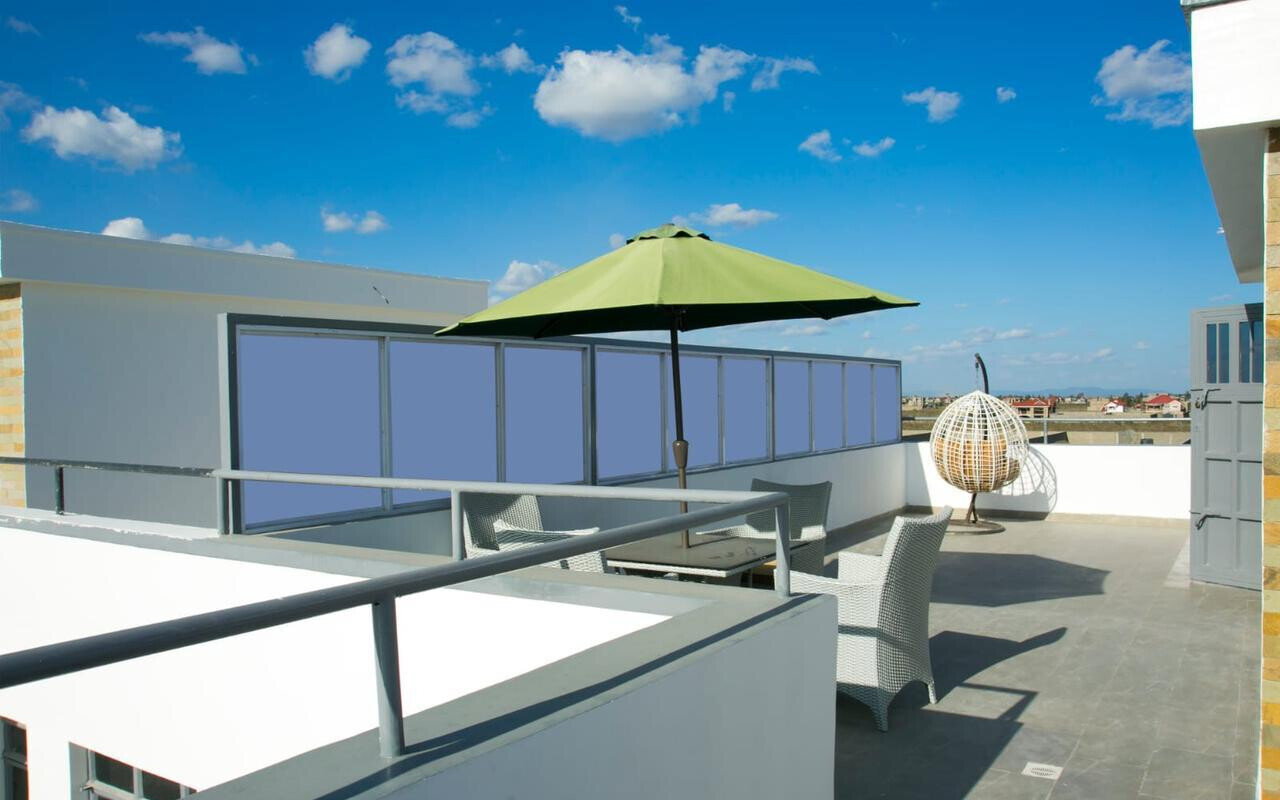 Scandi-Design 4BR Townhouse with Study & Rooftop Terrace - Syokimau