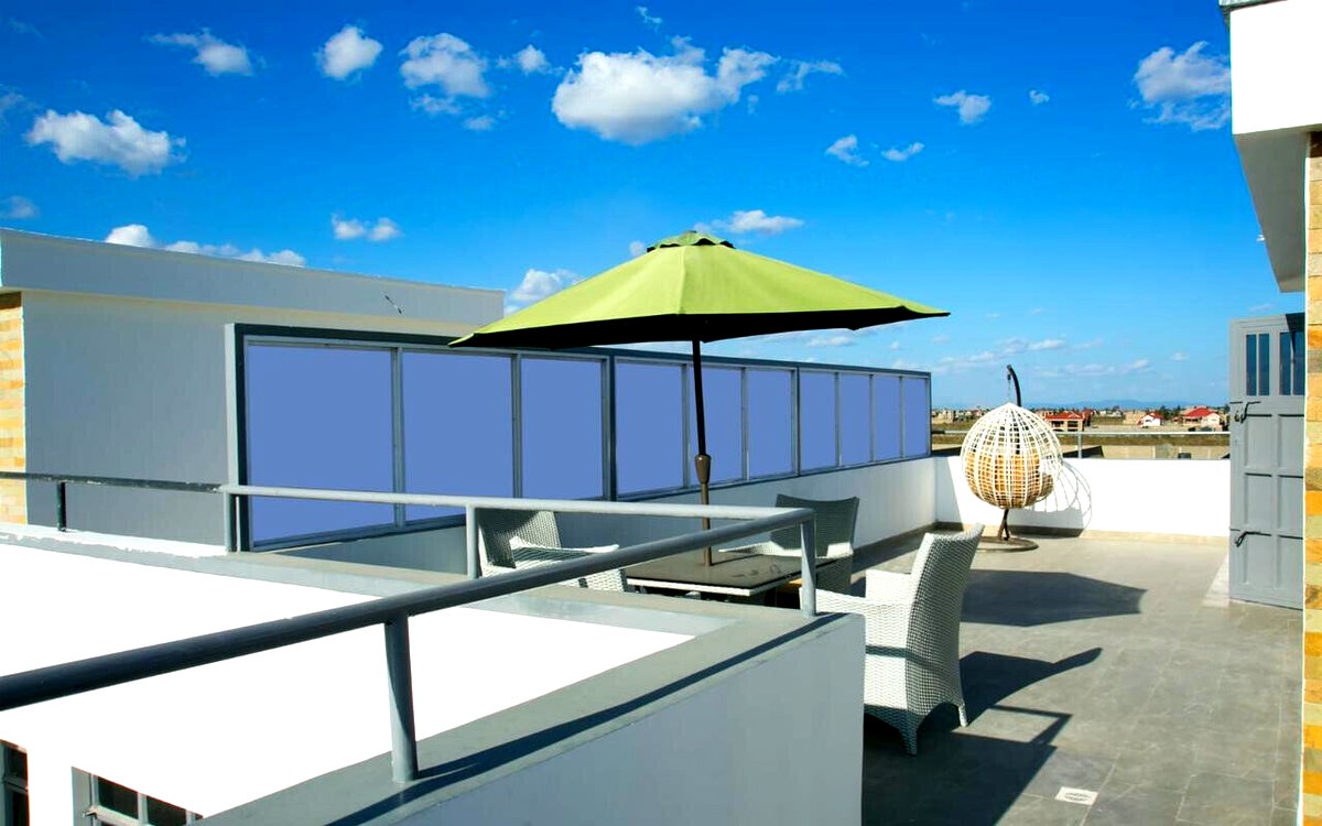 Scandi-Design 4BR Townhouse with Study & Rooftop Terrace - Syokimau