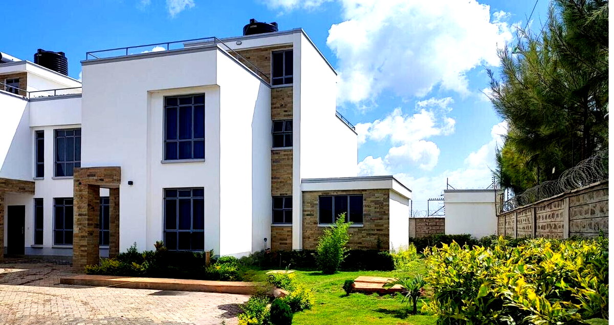 Scandi-Design 4BR Townhouse with Study & Rooftop Terrace - Syokimau
