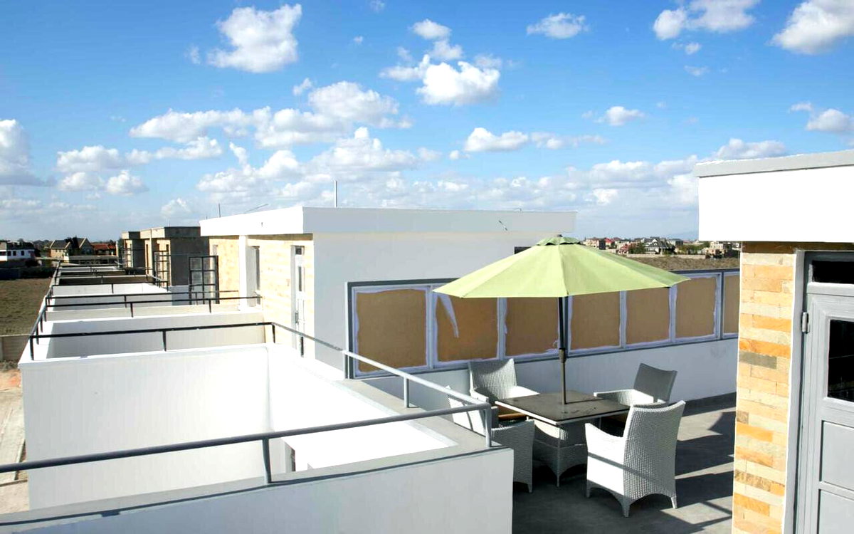 Scandi-Design 4BR Townhouse with Study & Rooftop Terrace - Syokimau