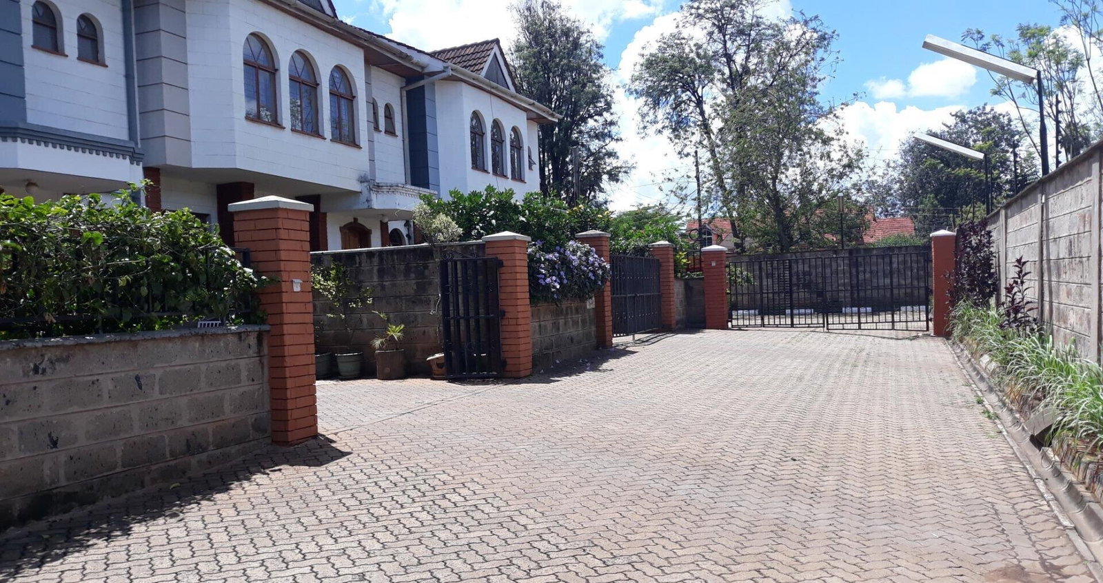 Corner Unit Townhouse with Sunken Living & DSQ - Westlands