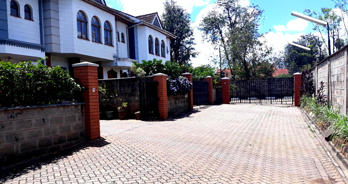 Corner Unit Townhouse with Sunken Living & DSQ - Westlands