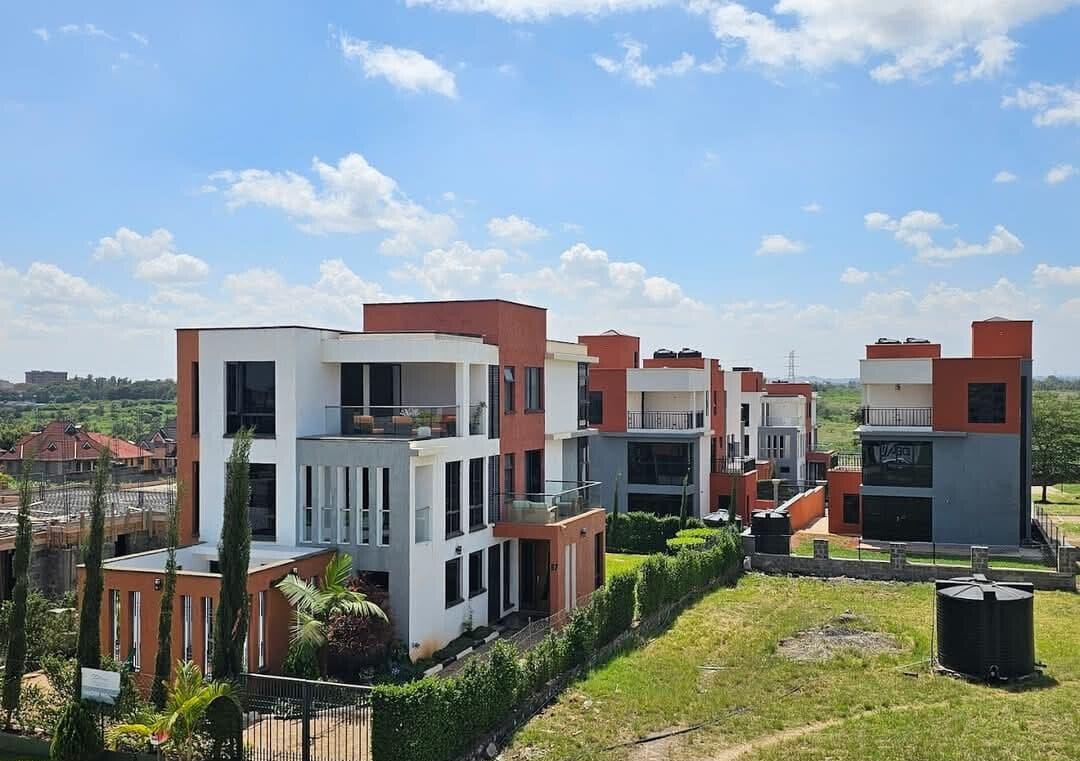 4BR Villa with Double-Volume Lounge & Solar Panels - Membley