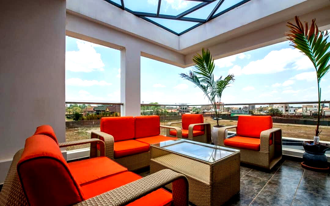 4BR Villa with Double-Volume Lounge & Solar Panels - Membley