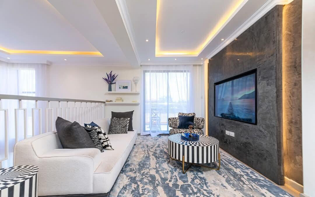 4BR Villa with Double-Volume Lounge & Solar Panels - Membley