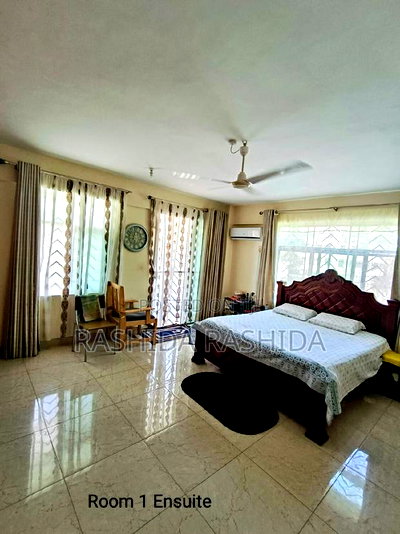 4bdrm Apartment in Kizingo for sale - Image 1