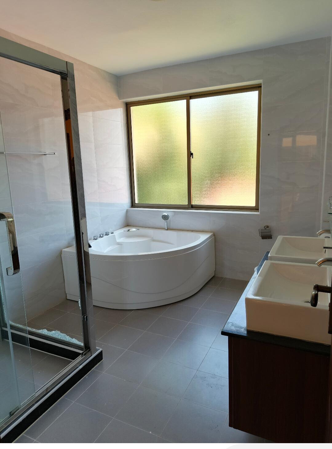 Charming 5-Ensuite Townhouse with Fireplace & DSQ - Lavington