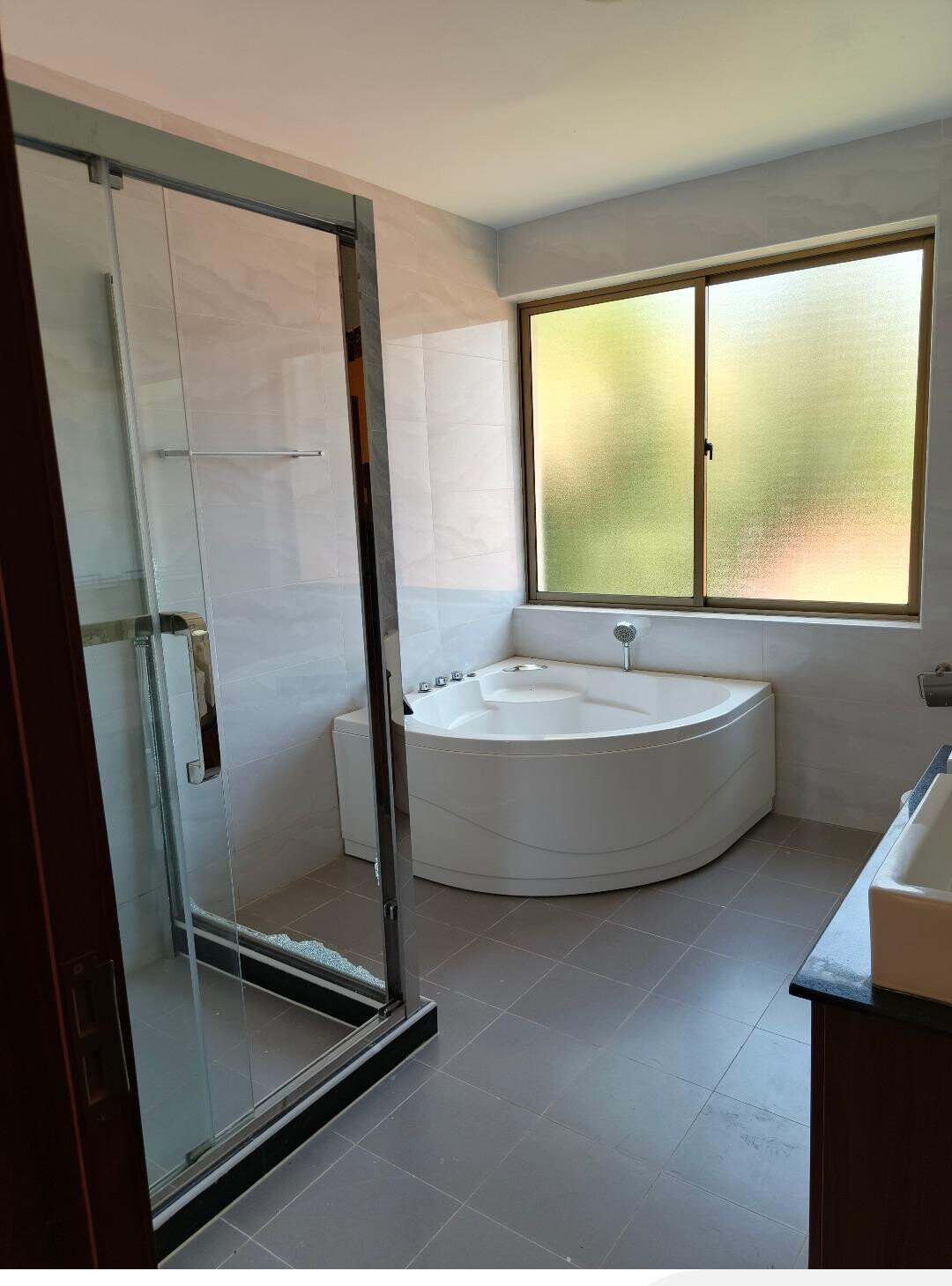 Charming 5-Ensuite Townhouse with Fireplace & DSQ - Lavington