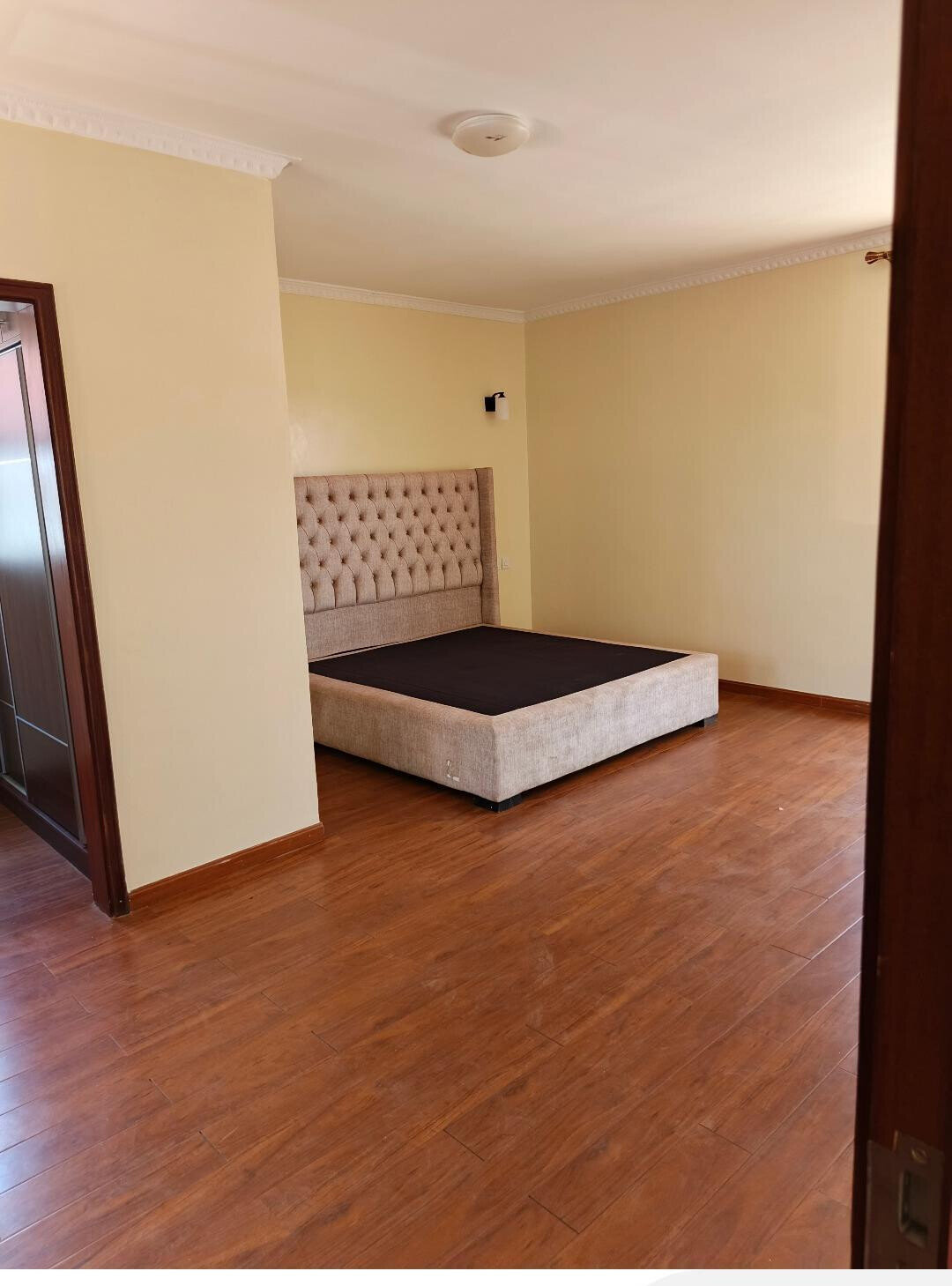 Charming 5-Ensuite Townhouse with Fireplace & DSQ - Lavington