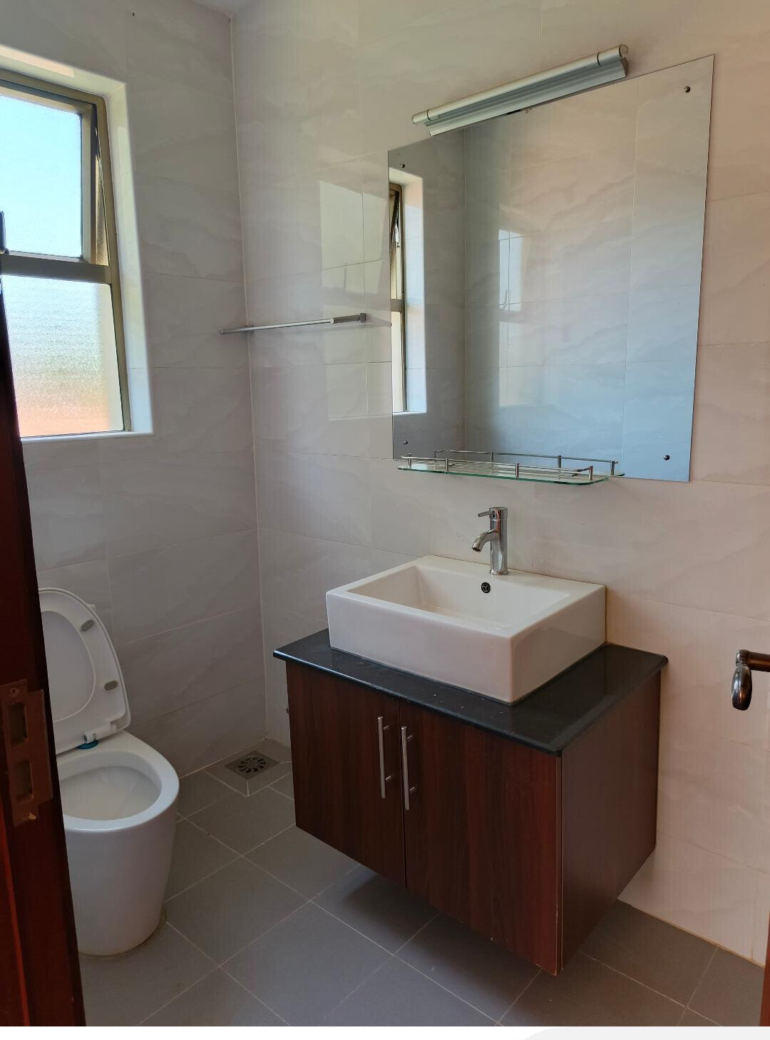 Charming 5-Ensuite Townhouse with Fireplace & DSQ - Lavington