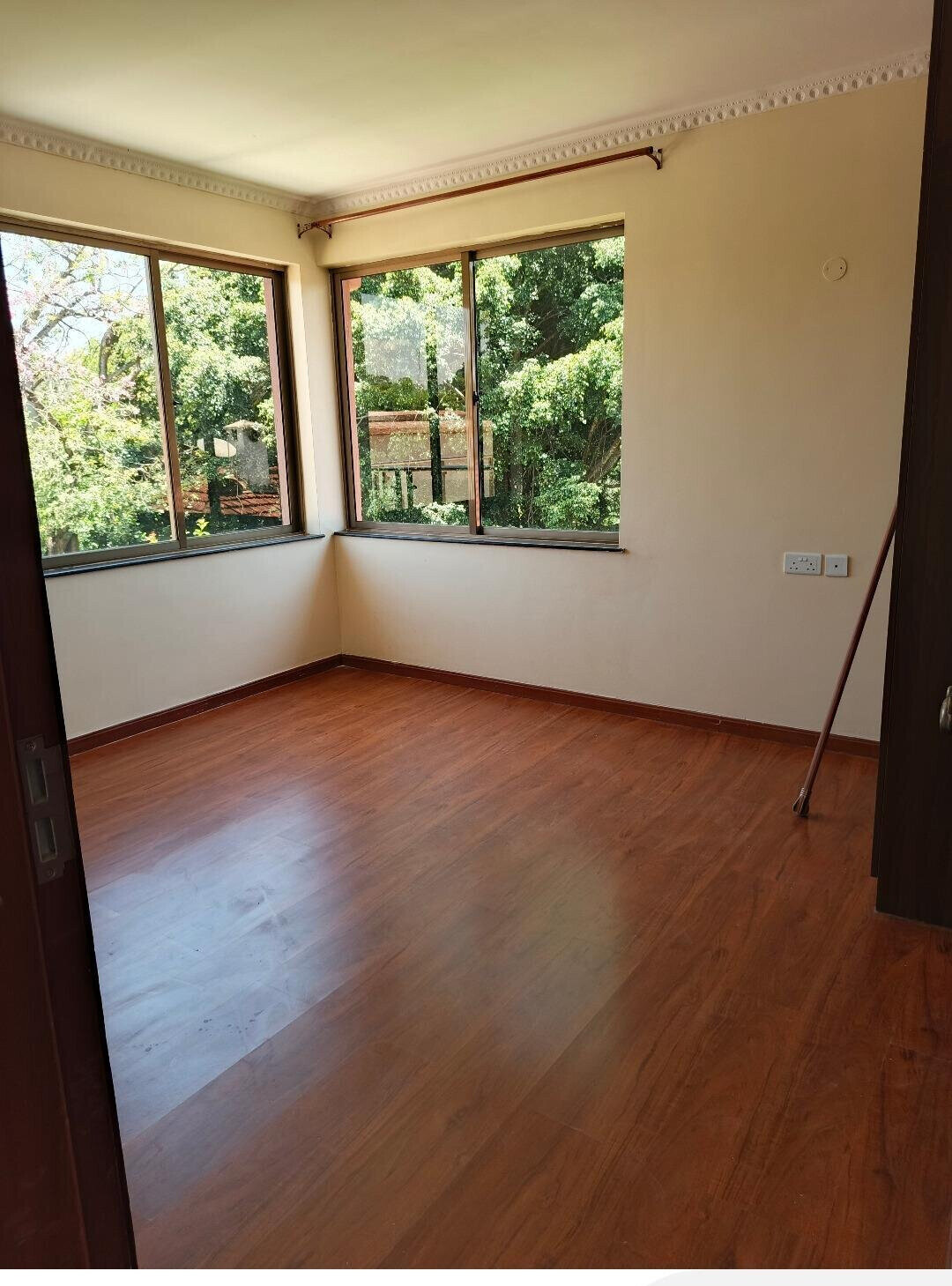 Charming 5-Ensuite Townhouse with Fireplace & DSQ - Lavington