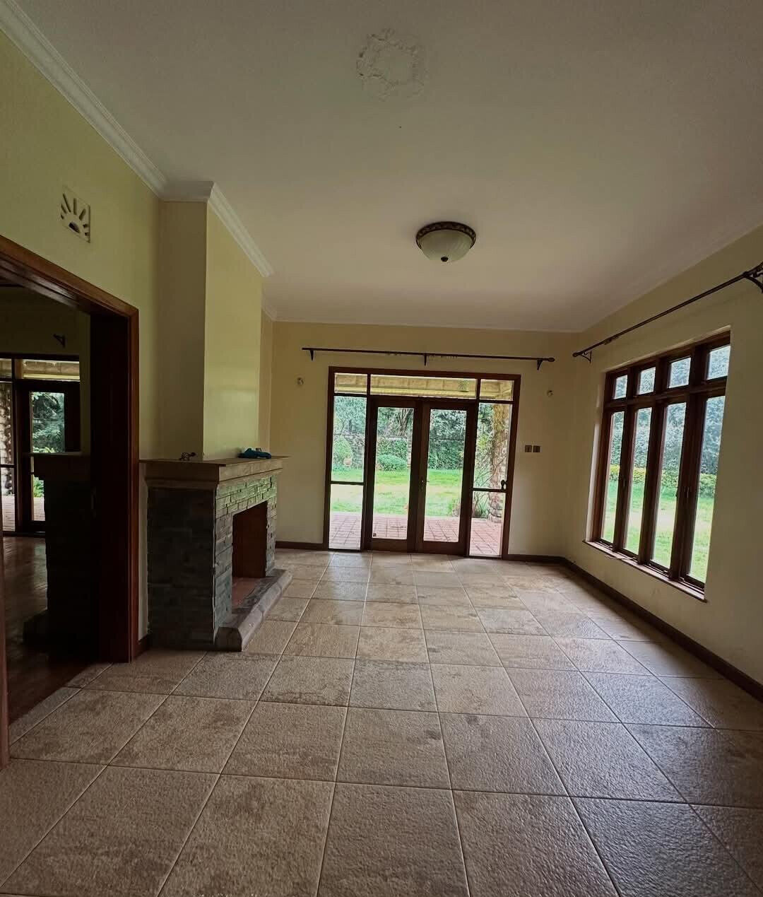 5-Bed Townhouse with Breakfast Area & DSQ – Karen Gated Community