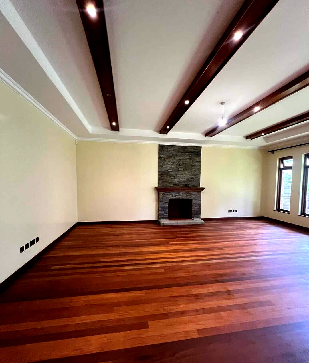 5-Bed Townhouse with Study, 4 Fireplaces & Clubhouse – Karen