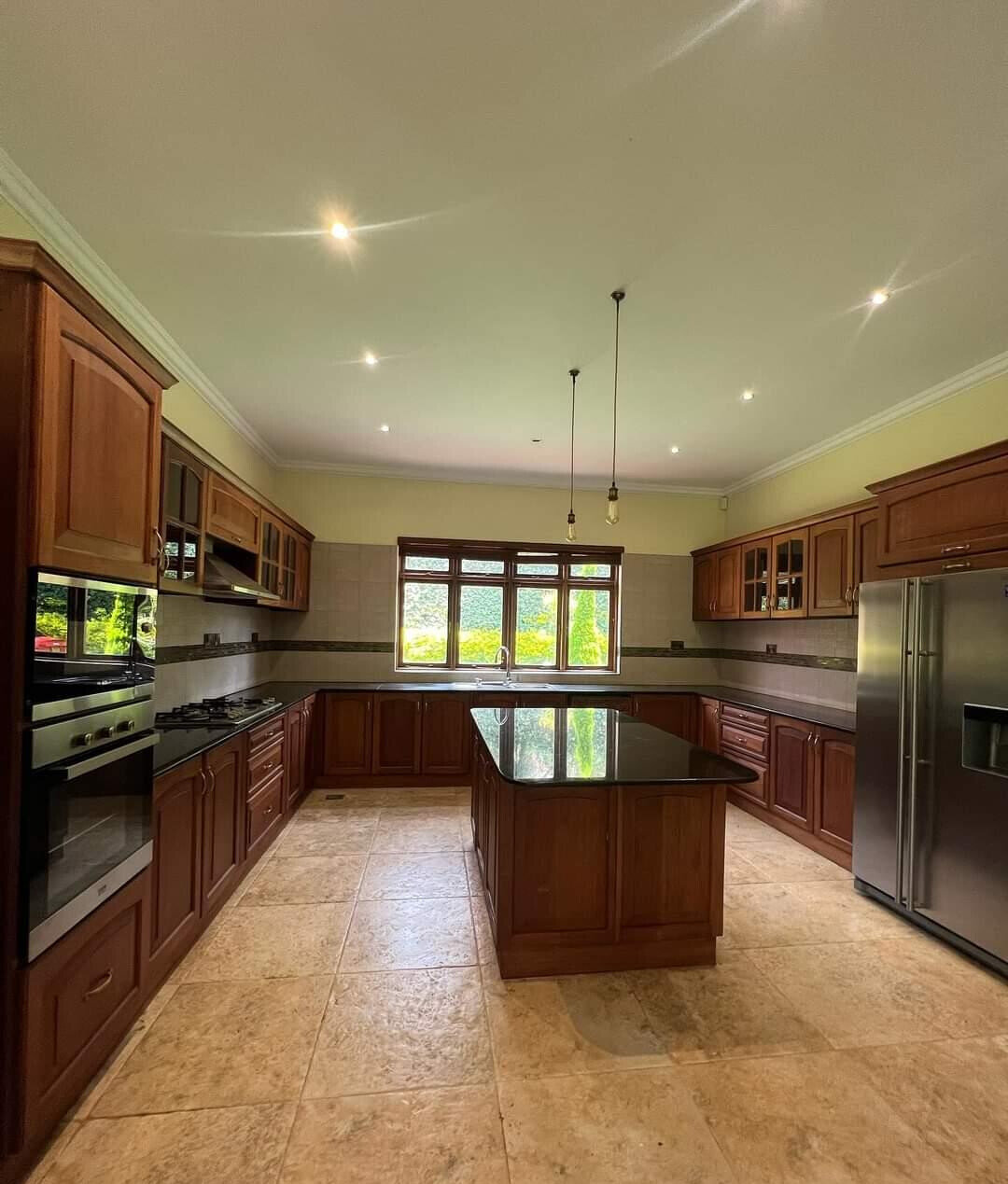 5-Bed Townhouse with Study, 4 Fireplaces & Clubhouse – Karen