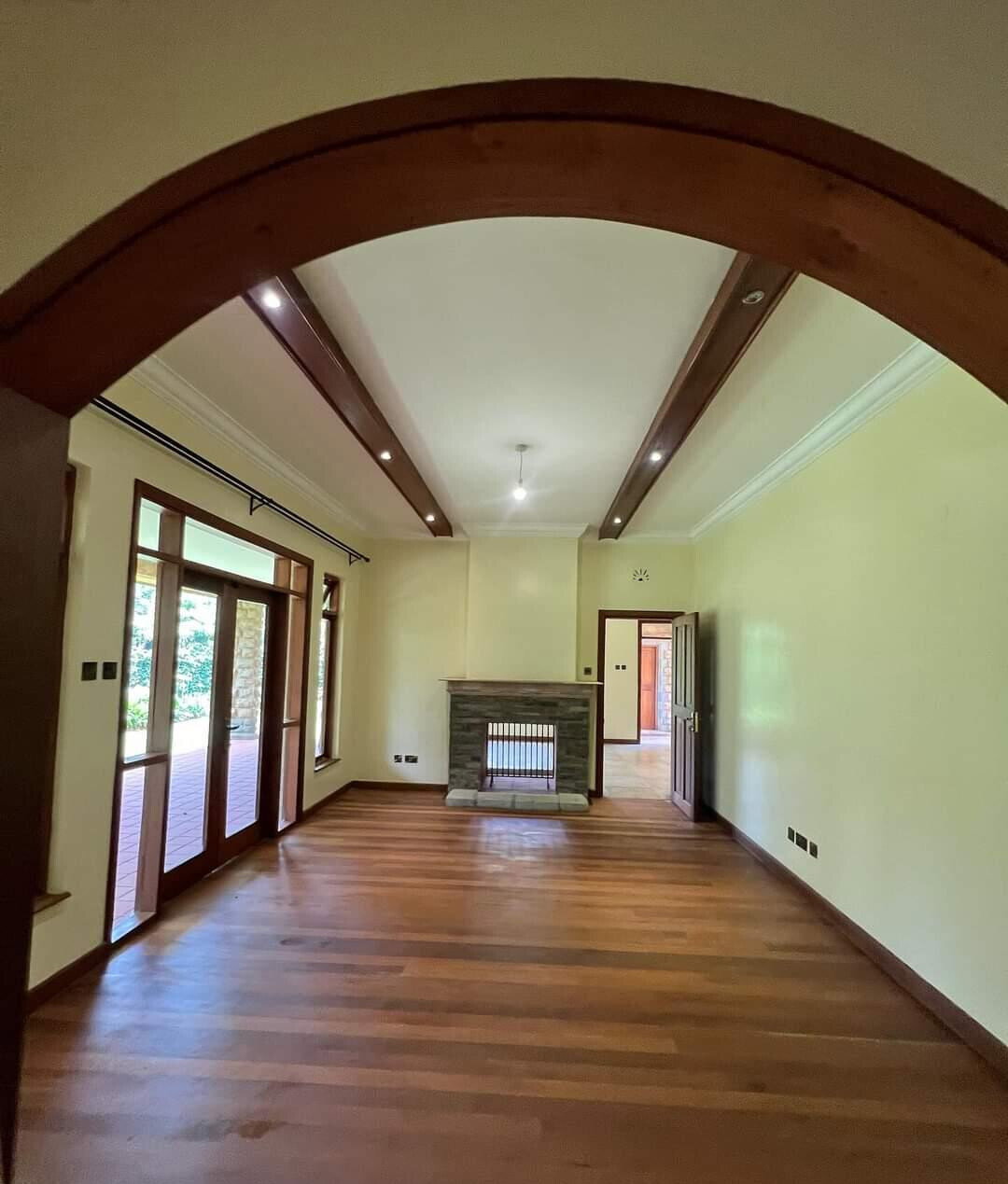 5-Bed Townhouse with Study, 4 Fireplaces & Clubhouse – Karen
