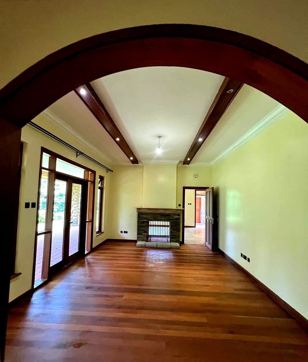 5-Bed Townhouse with Study, 4 Fireplaces & Clubhouse – Karen