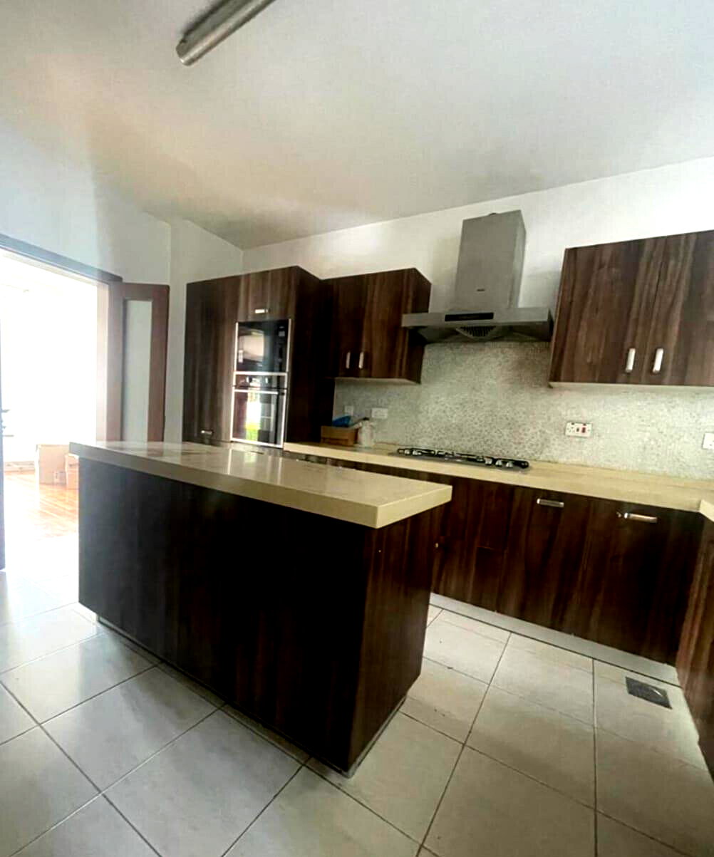 Architectural Masterpiece with 5 En-Suites & Tenant Income - Lavington