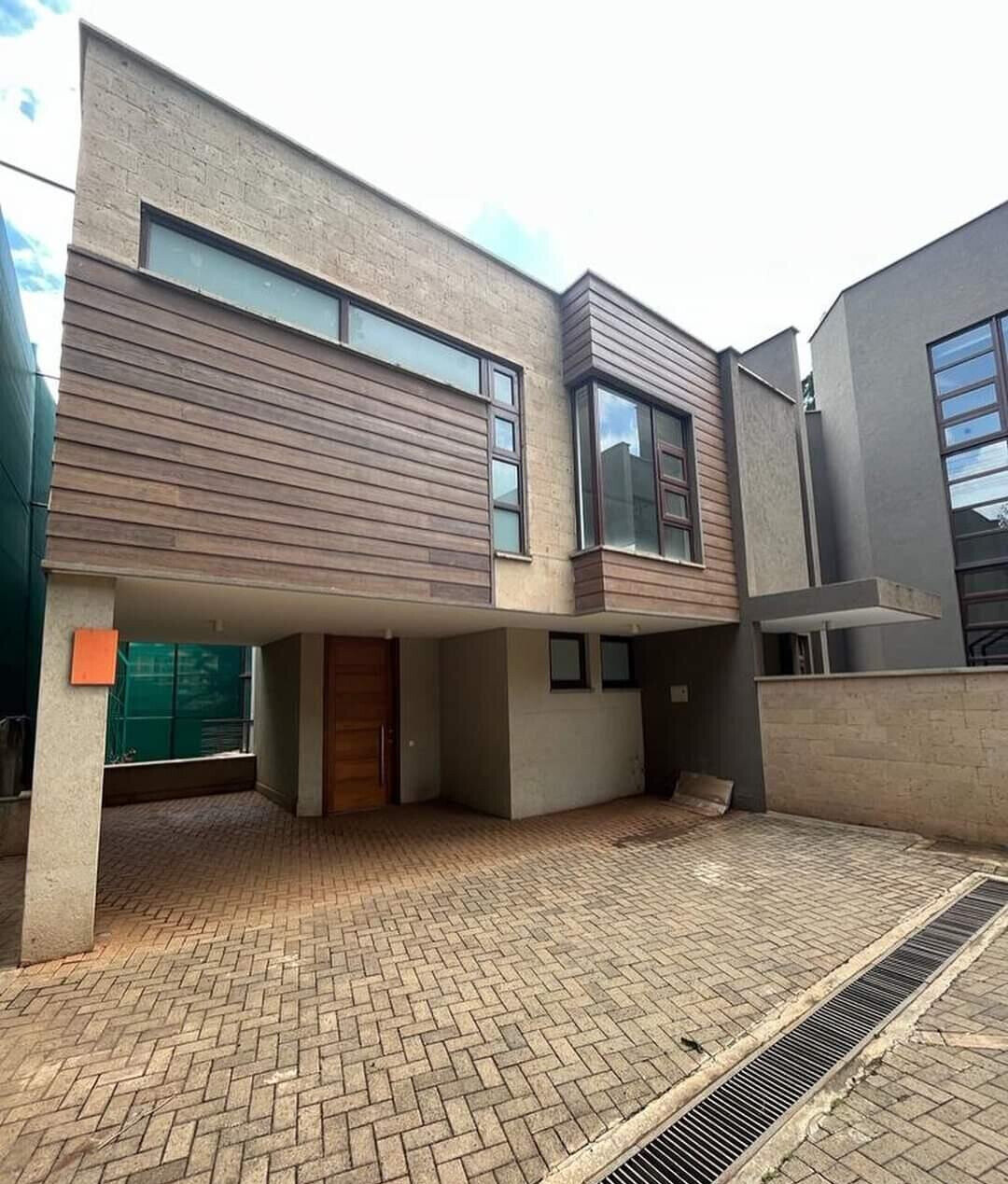 4-Ensuite Townhouse with Rooftop Terrace & Generator - Lavington
