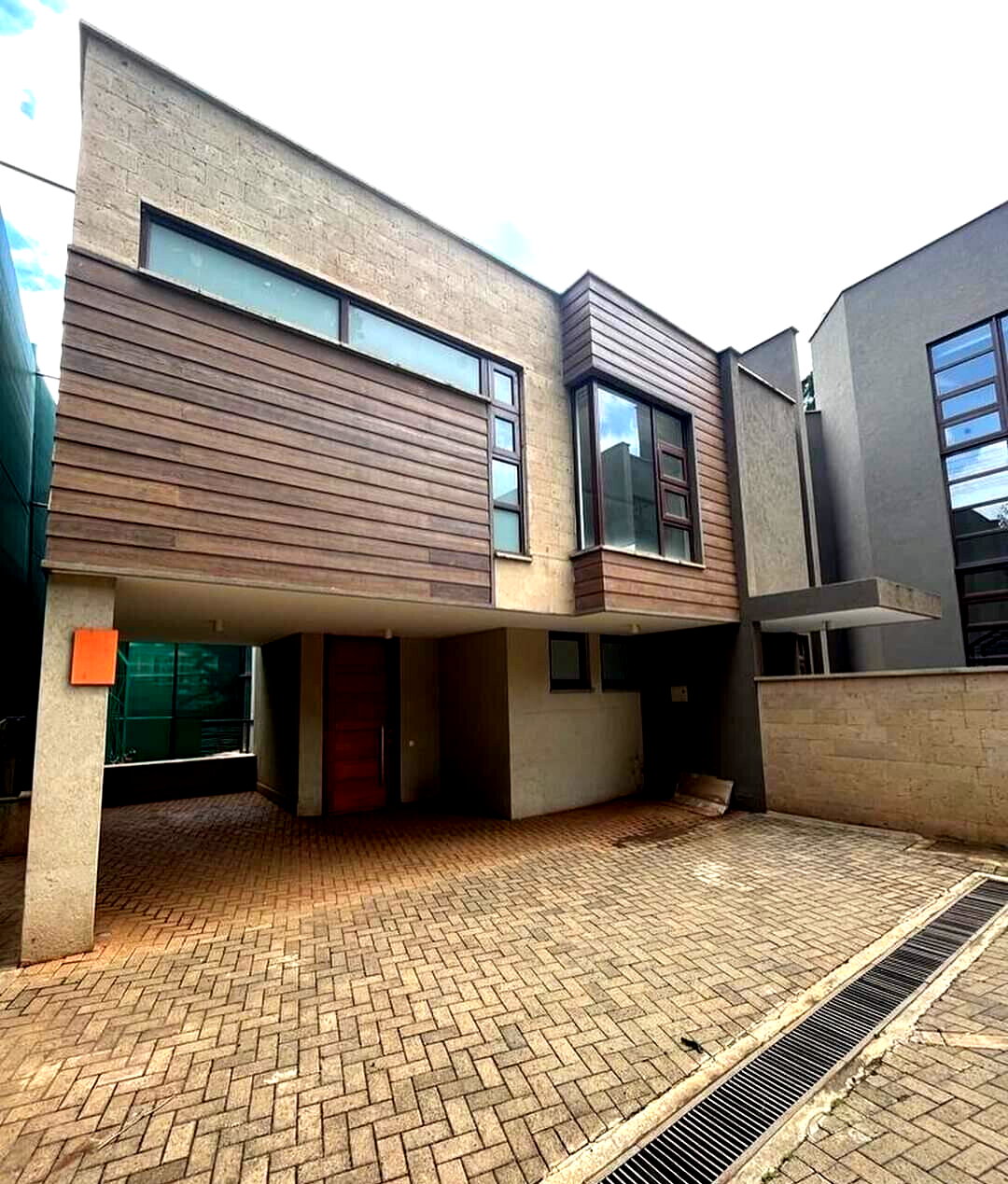 4-Ensuite Townhouse with Rooftop Terrace & Generator - Lavington