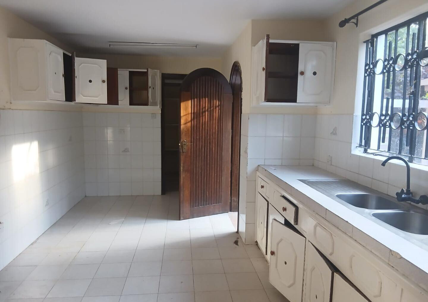 Half Acre 5BR Haven at KSh 300K