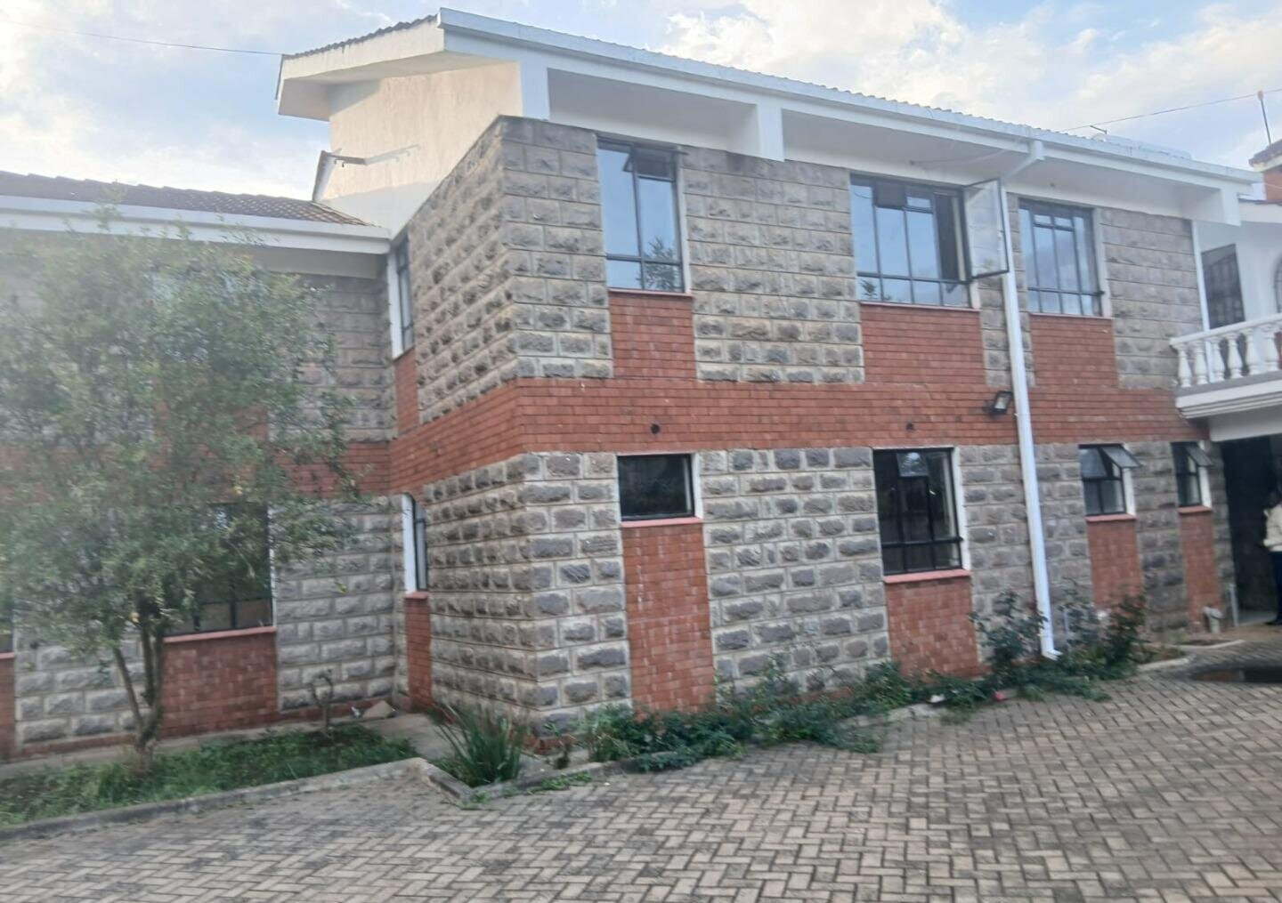 Half Acre 5BR Haven at KSh 300K