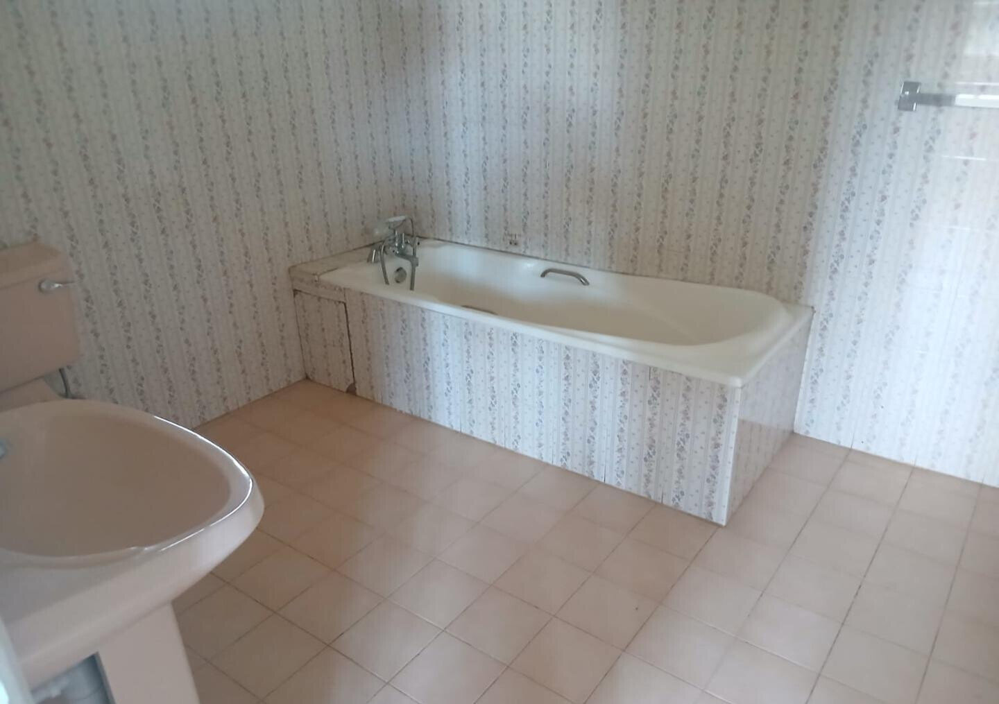 Half Acre 5BR Haven at KSh 300K