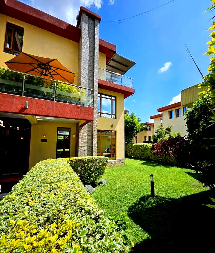 Pet-Friendly 5-Ensuite Townhouse Near Jeffery Sports Club - Lavington