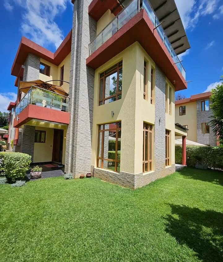 Pet-Friendly 5-Ensuite Townhouse Near Jeffery Sports Club - Lavington