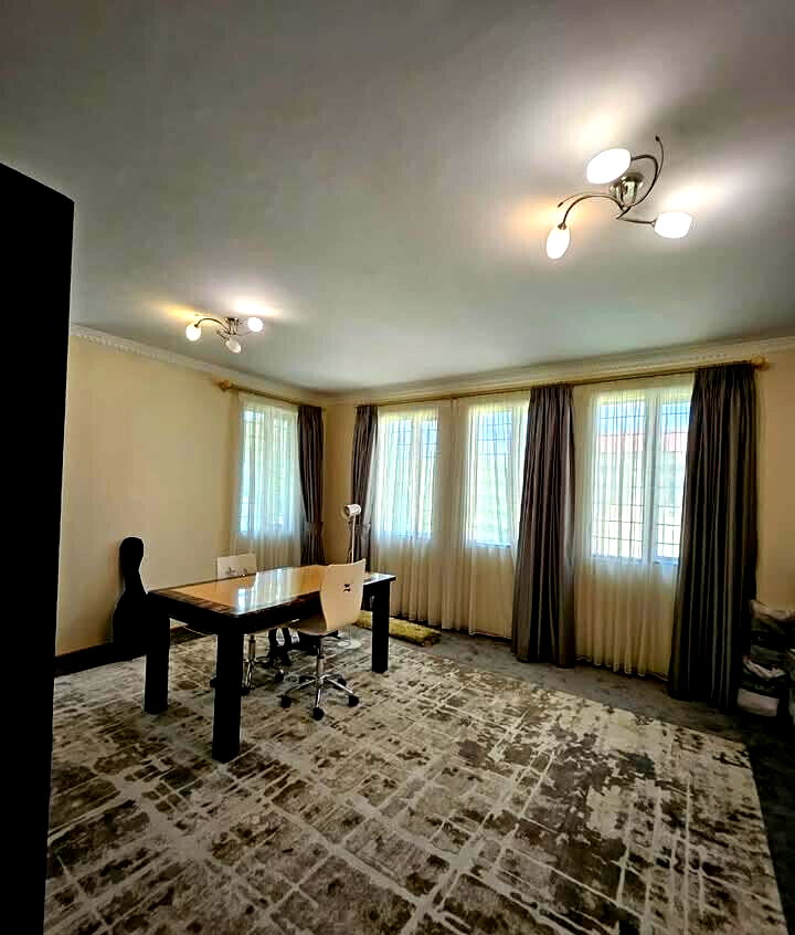 Pet-Friendly 5-Ensuite Townhouse Near Jeffery Sports Club - Lavington