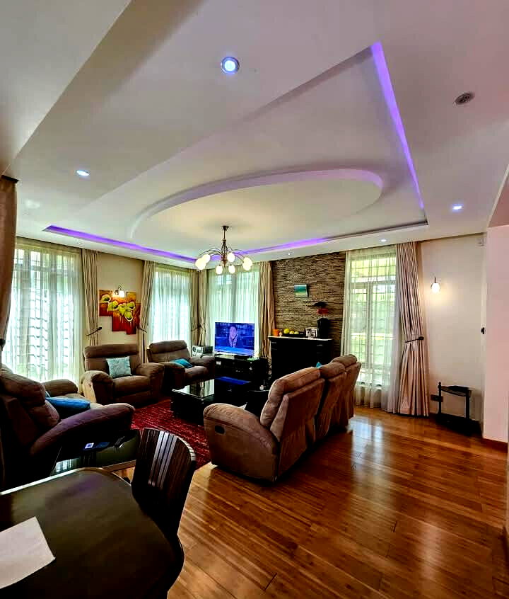 Pet-Friendly 5-Ensuite Townhouse Near Jeffery Sports Club - Lavington