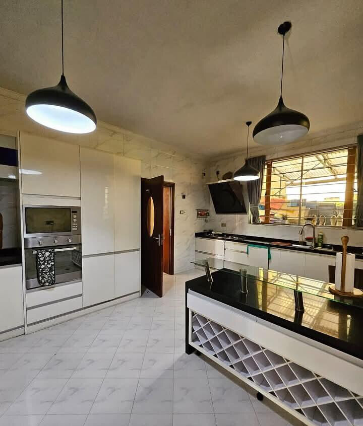 Pet-Friendly 5-Ensuite Townhouse Near Jeffery Sports Club - Lavington
