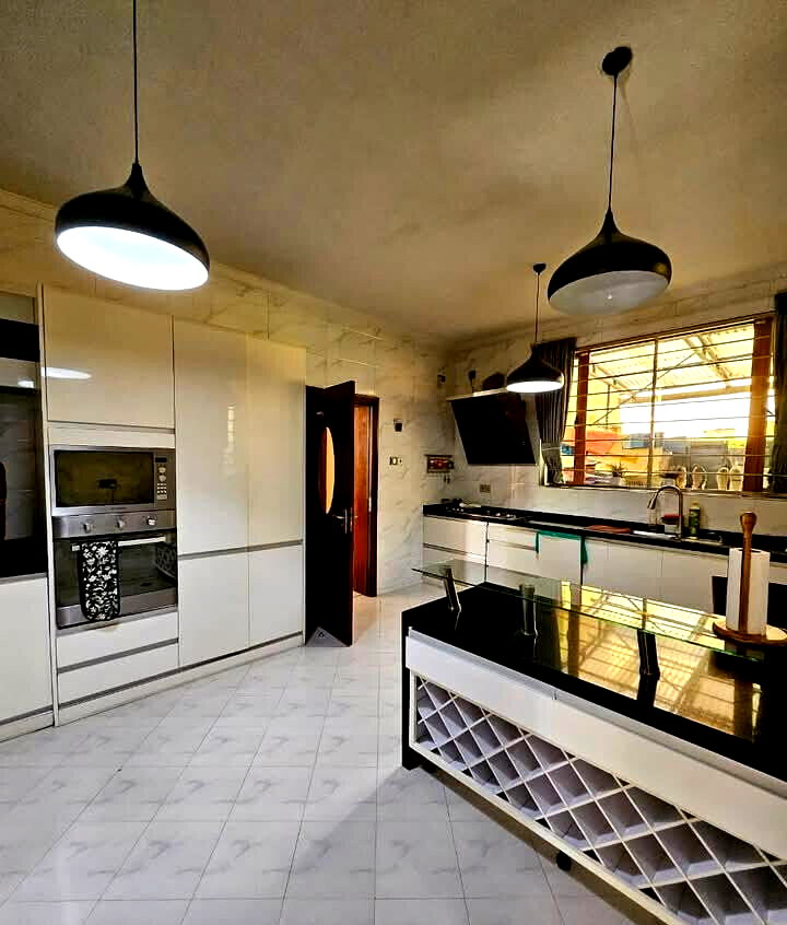 Pet-Friendly 5-Ensuite Townhouse Near Jeffery Sports Club - Lavington