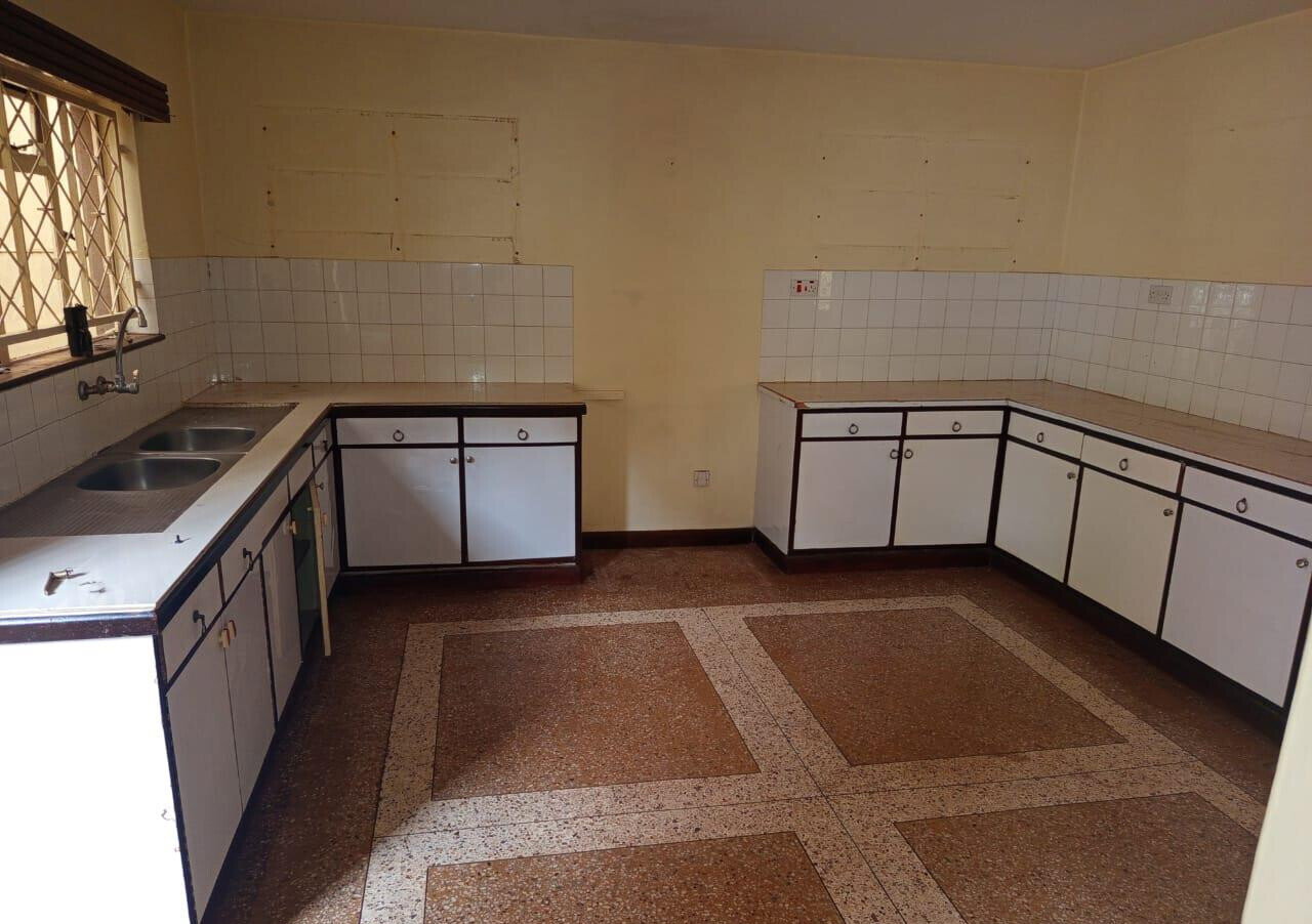 4-Bed Maisonette with DSQ & Pantry - Lavington