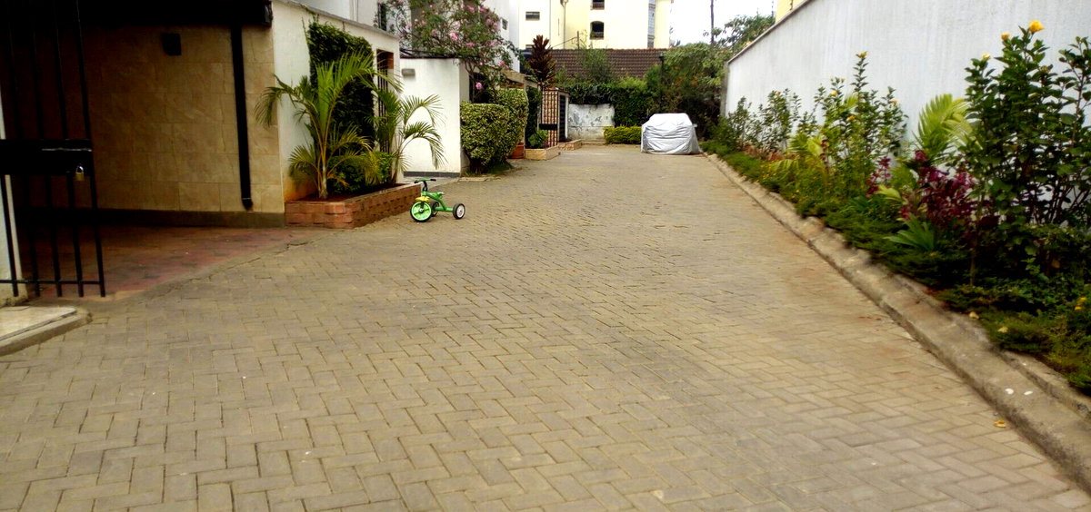 5BR Townhouse with Office & DSQ in 6-Unit Court - Kileleshwa