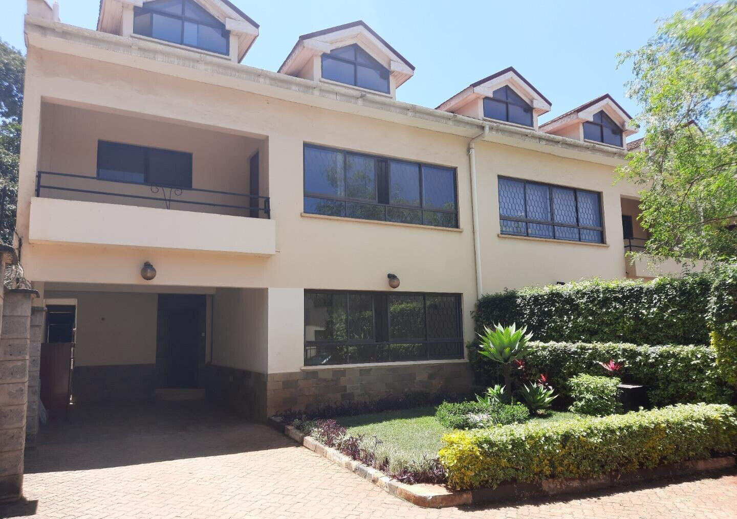 5-Ensuite Townhouse with DSQ & Flower Garden - Lavington