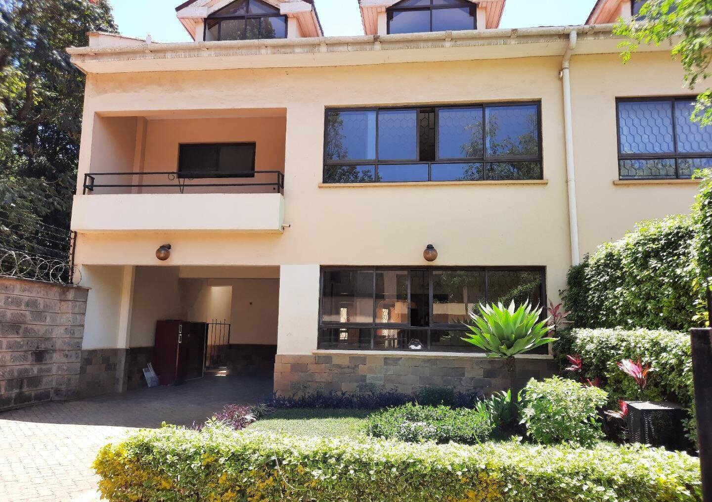 5-Ensuite Townhouse with DSQ & Flower Garden - Lavington
