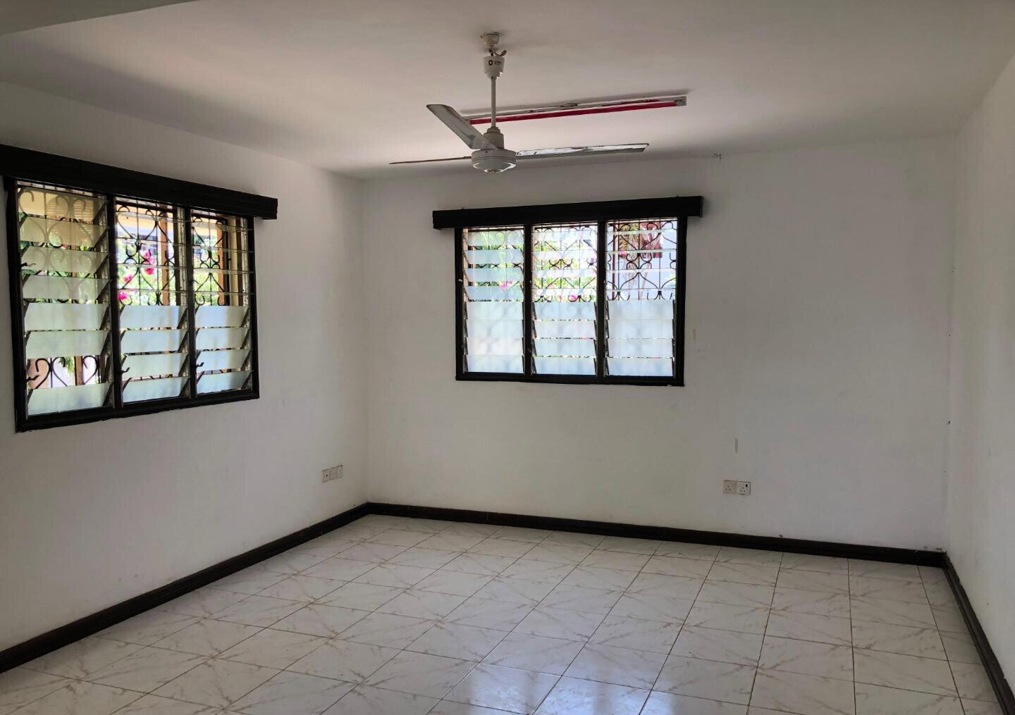 Quarter Acre 3BR Haven with Garden