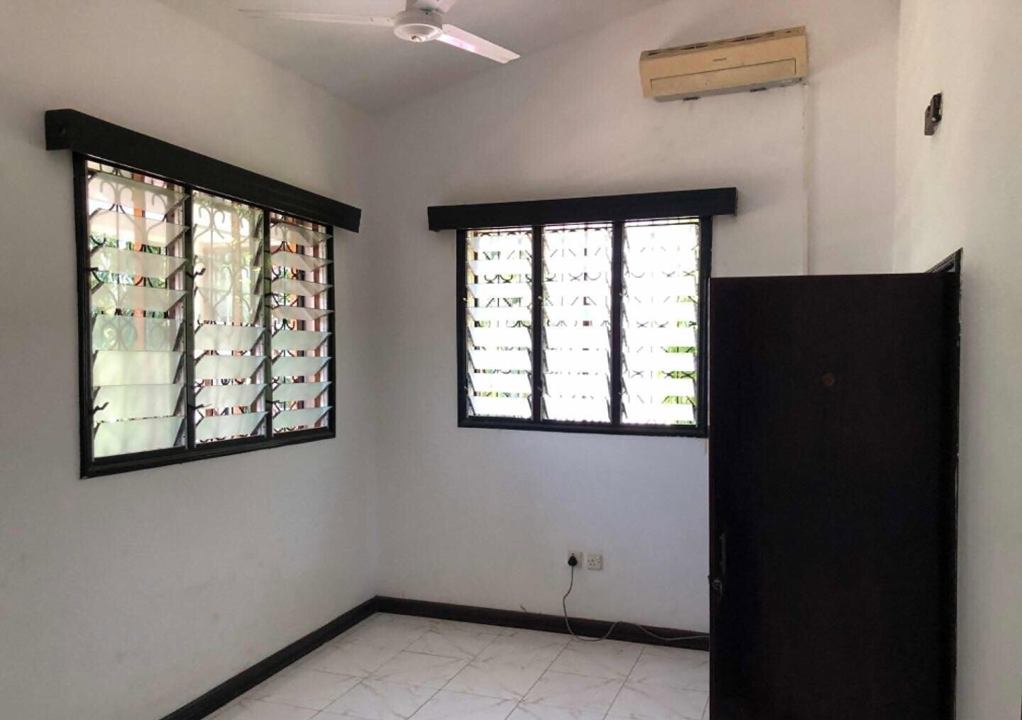 Quarter Acre 3BR Haven with Garden