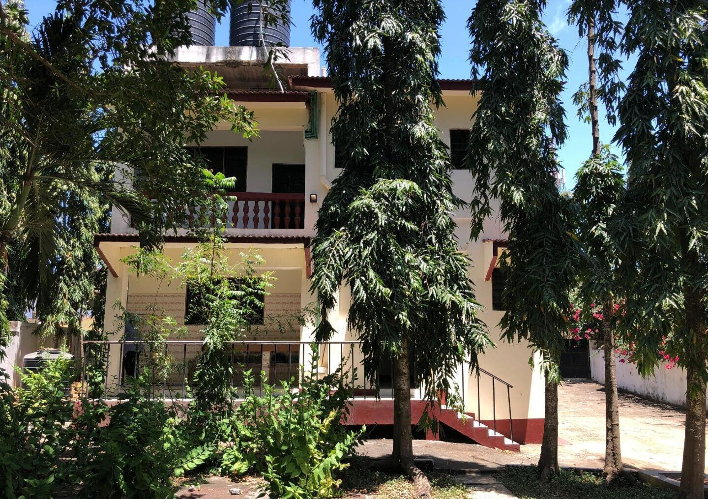 Quarter Acre 3BR Haven with Garden