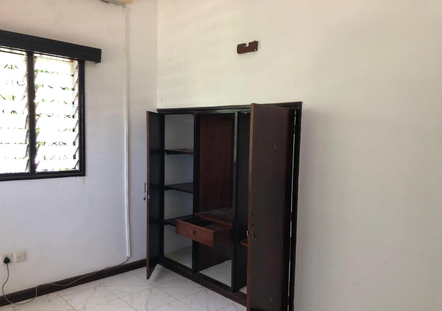 Quarter Acre 3BR Haven with Garden