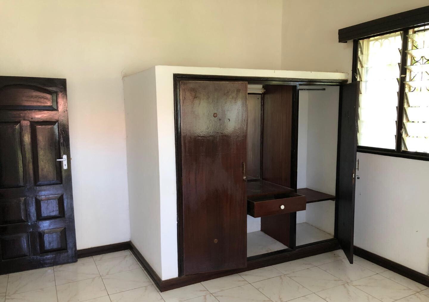 Quarter Acre 3BR Haven with Garden